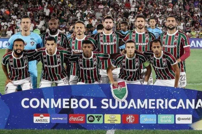 Conmebol multou o Fluminense em oito mil dólares (R$ 43,4 mil) por causa de sinalizadores em jogo da Sul-Americana -  (crédito: Foto: Lucas Merçon/Fluminense FC)
