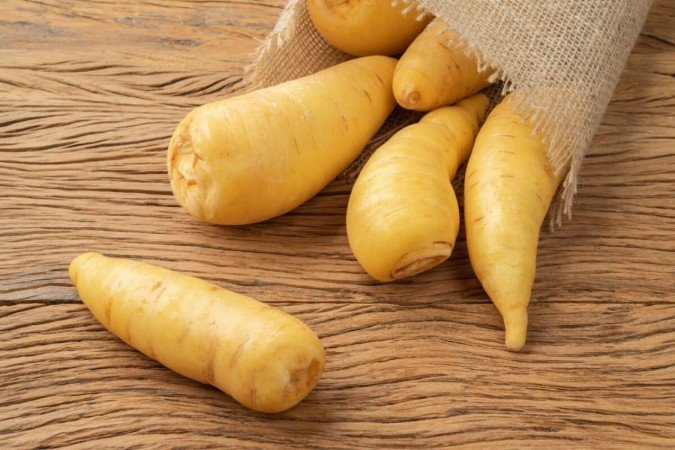 Além de versátil na cozinha, a mandioquinha é fonte de diversos nutrientes que a tornam uma excelente aliada da saúde (Imagem: Odu Mazza | Shutterstock) - (crédito: EdiCase) Além de versátil na cozinha, a mandioquinha é fonte de diversos nutrientes que a tornam uma excelente aliada da saúde (Imagem: Odu Mazza | Shutterstock) - (crédito: EdiCase)