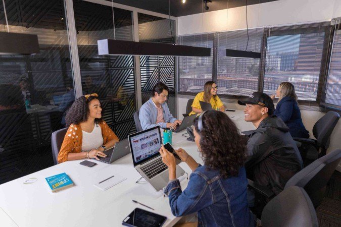 Os prazos e links de inscrição para as vagas de cada estágio variam de acordo com as empresas -  (crédito: Divulgação/Companhia Estágios)