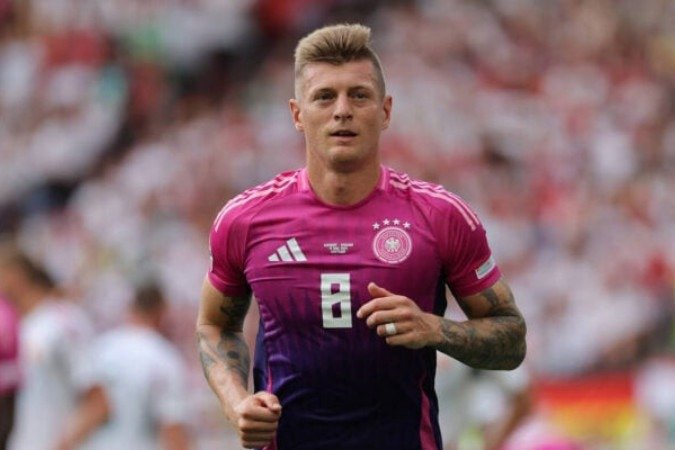 Kroos nos tempos em que defendia a seleção da Alemanha, onde brilhou - (crédito: Foto: LLUIS GENE/AFP via Getty Images) Kroos nos tempos em que defendia a seleção da Alemanha, onde brilhou - (crédito: Foto: LLUIS GENE/AFP via Getty Images)
