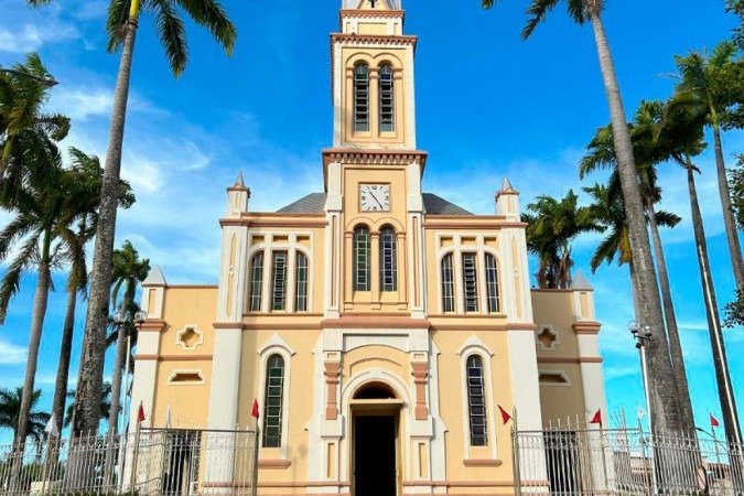 Igreja Matriz de Nossa Senhora de Santana, em Brasília de Minas, foi alvo de furto do dinheiro das doações dos fiéis - (crédito: Arquidiocese de Montes Claros/divulgação) Igreja Matriz de Nossa Senhora de Santana, em Brasília de Minas, foi alvo de furto do dinheiro das doações dos fiéis - (crédito: Arquidiocese de Montes Claros/divulgação)