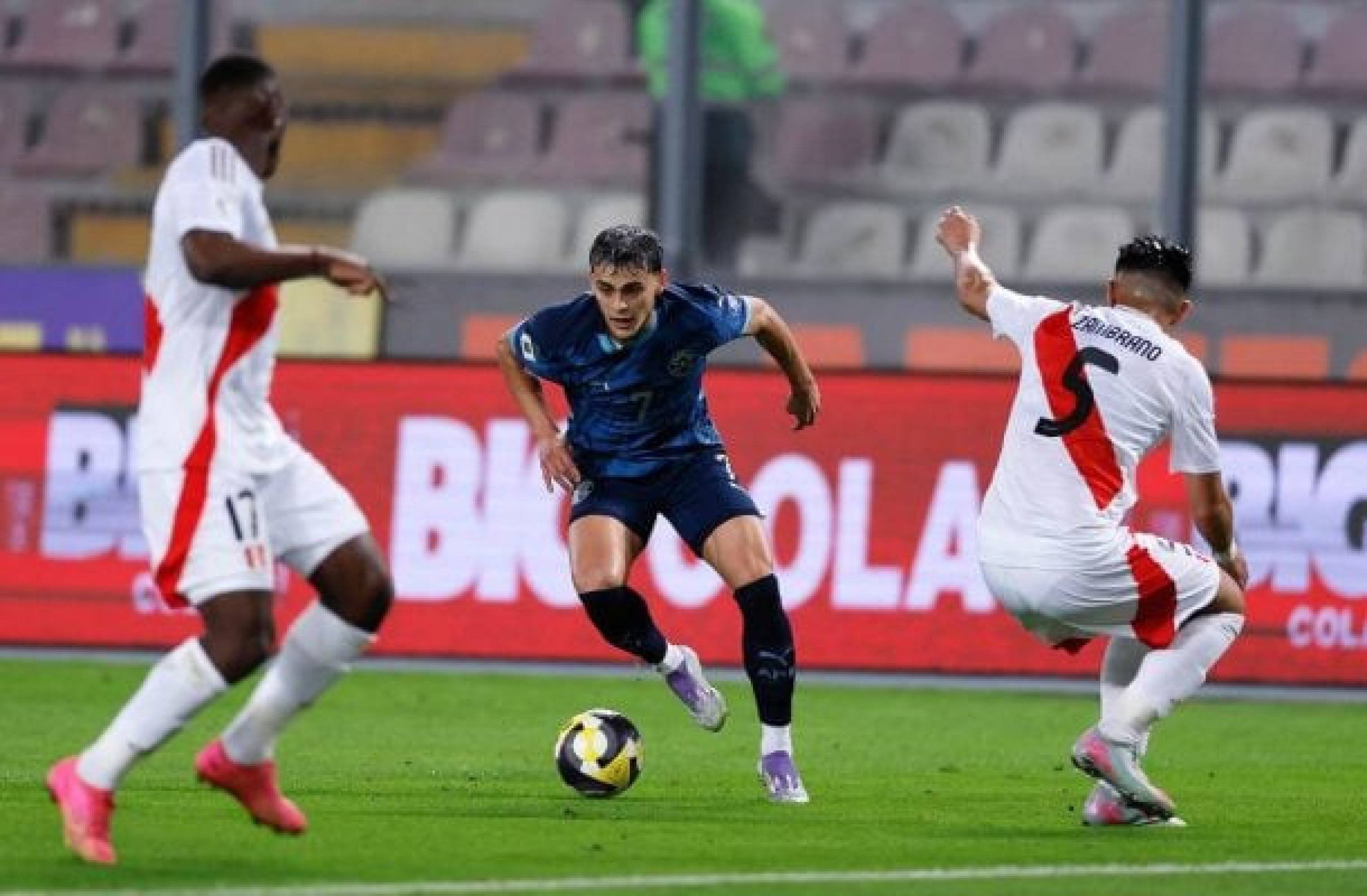 Com golaço de Galarza, Paraguai vence Peru e encerra Eliminatórias com vitória