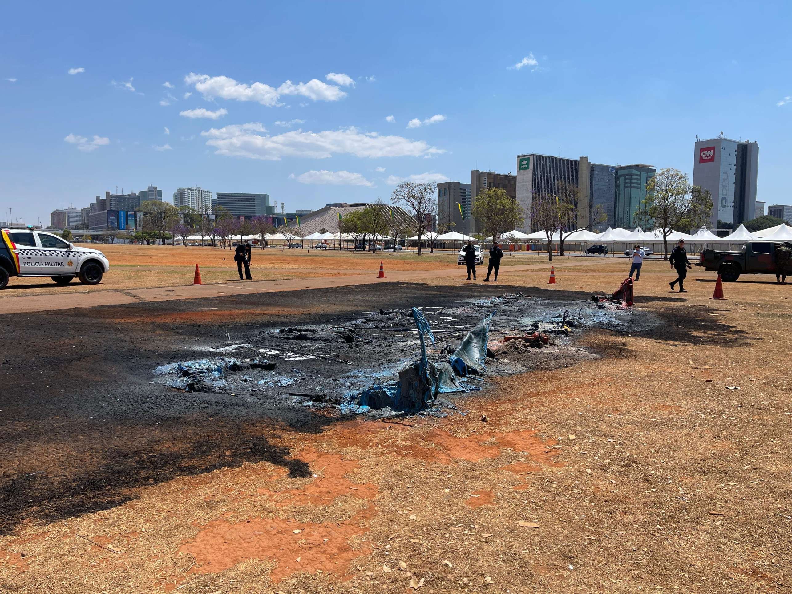 Banheiros químicos são incendiados na Esplanada dos Ministérios