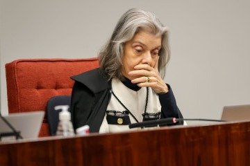Enquanto Fux lia o longo voto, Cármem fazia anotações. Expectativa é de que rebata ponto a ponto -  (crédito: Fabio Rodrigues-Pozzebom/Agência Brasil)
