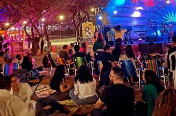 Buraco do Jazz, com música ao ar livre do lado do Panteão da Pátria, encerra temporada de 2025 neste mês de setembro, antes das chuvas -  (crédito: Divulgação)