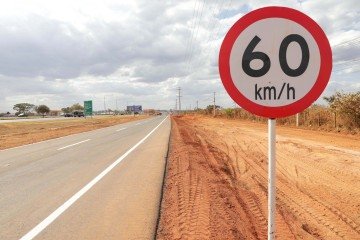 Com a pavimentação finalizada, o GDF começa a sinalização da via - (crédito: Divulgação: Agência Brasília) Com a pavimentação finalizada, o GDF começa a sinalização da via - (crédito: Divulgação: Agência Brasília)