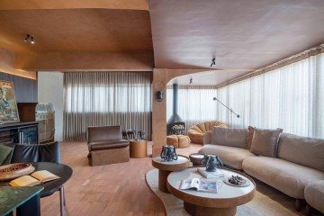 No ambiente do Lucas Machado as mesas Patta, de Daniel Simonini, e Pluria, de Samuca Gerber, ambas da Salva, são populares pelo tamanho e praticidade - (crédito: Edgard César) No ambiente do Lucas Machado as mesas Patta, de Daniel Simonini, e Pluria, de Samuca Gerber, ambas da Salva, são populares pelo tamanho e praticidade - (crédito: Edgard César)