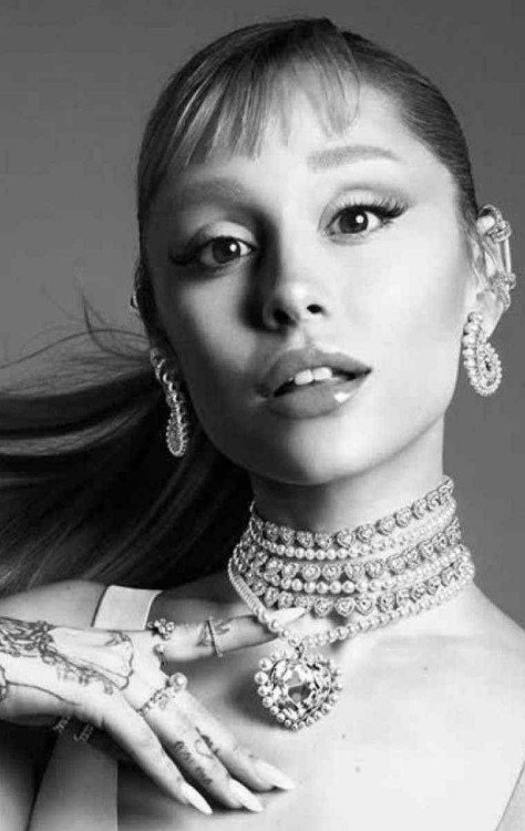 Ariana Grande lança remix de “Supernatural” com Troye Sivan -  (crédito: TMJBrazil)