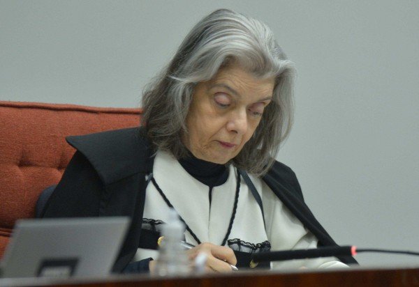  Ed Alves/CB/D.A Press