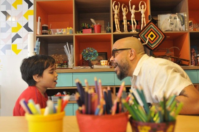 Caderno Escolha a escola do seu filho 2025. Na Foto Pedro Fonseca com o filho Joaquim. -  (crédito: Minervino Junior/CB/D.A Press                                     )