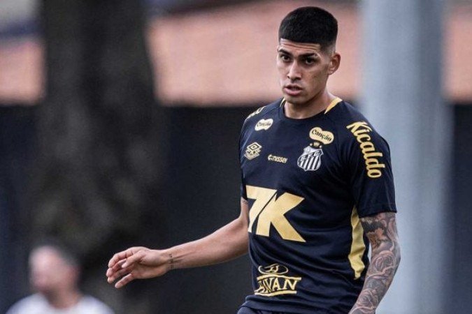 Defensor e treinador trabalharam juntos no Defensa Y Justicia -  (crédito: Foto: Raul Baretta/ Santos FC.)