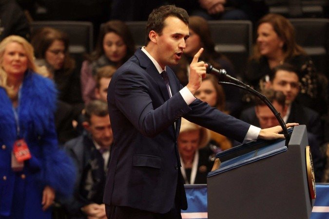 Charlie Kirk, durante evento de Donald Trump em 20 de janeiro deste ano - (crédito: JUSTIN SULLIVAN / GETTY IMAGES NORTH AMERICA / Getty Images via AFP) Charlie Kirk, durante evento de Donald Trump em 20 de janeiro deste ano - (crédito: JUSTIN SULLIVAN / GETTY IMAGES NORTH AMERICA / Getty Images via AFP)