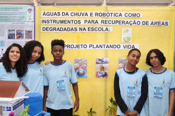  10/09/2025 Bruna Gaston CB/DA Press. Centro de Educação Profissional de Santa Maria. Décimo quarto circuito de ciências nas escolas públicas do DF. Alunos Sofia Laurindo, João Pedro Araujo, Erik Kauã, Laura Borges, Carlos Eduardo Rodrigues
       -  (crédito:  Bruna Gaston CB/DA Press)