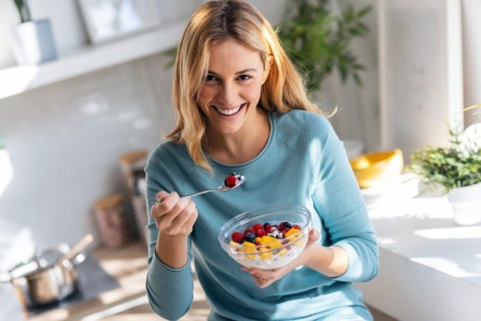 Substituir doces e sobremesas por frutas contribui para reduzir o consumo de açúcar e aumentar a ingestão de vitaminas e fibras (Imagem: Josep Suria | Shutterstock) - (crédito: EdiCase) Substituir doces e sobremesas por frutas contribui para reduzir o consumo de açúcar e aumentar a ingestão de vitaminas e fibras (Imagem: Josep Suria | Shutterstock) - (crédito: EdiCase)