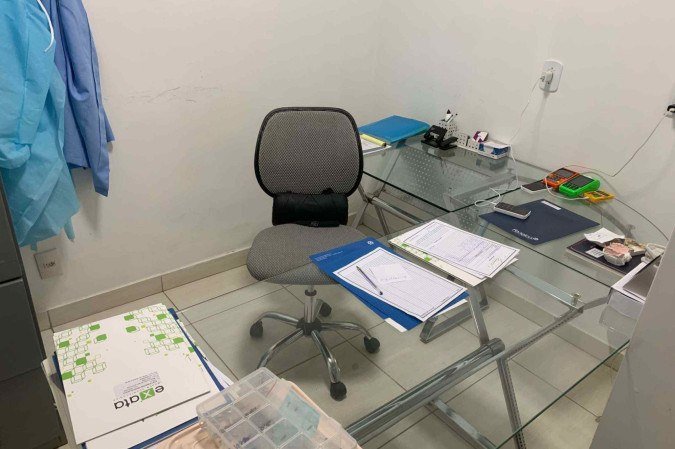 Fiscalização do CRO/DF descobriu que consultório no Gama funcionava com documento falso - (crédito: PCDF/Divulgação) Fiscalização do CRO/DF descobriu que consultório no Gama funcionava com documento falso - (crédito: PCDF/Divulgação)