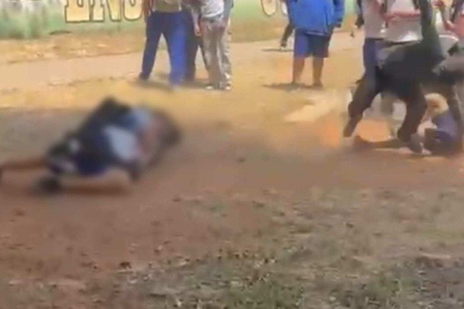 O adolescente foi vítima de um mata-leão de um outro menor que usava uma balaclava no momento da agressão -  (crédito: Reprodução/Blog da Zuleika)