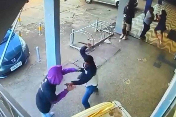 Homem foi morto a facadas em frente a lotérica do Setor O, em Ceilândia -  (crédito: Material cedido ao Correio)
