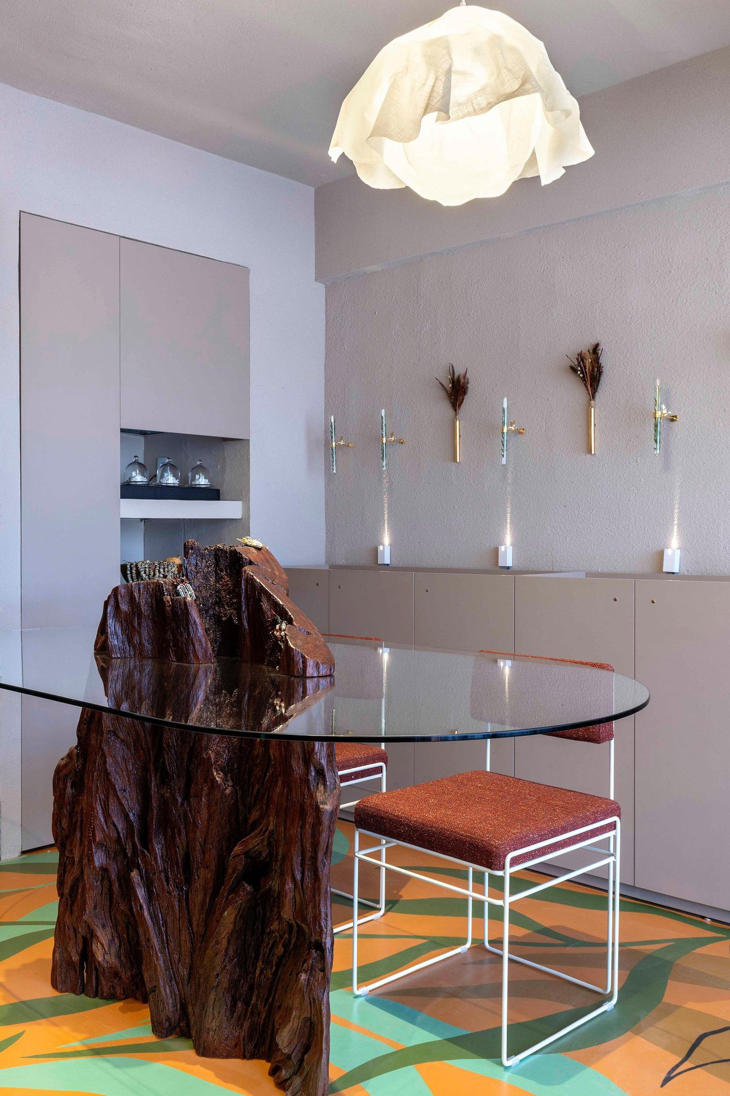 O Ambiente Olfati conta com uma peça  produzida pelo designer Tunico Lages