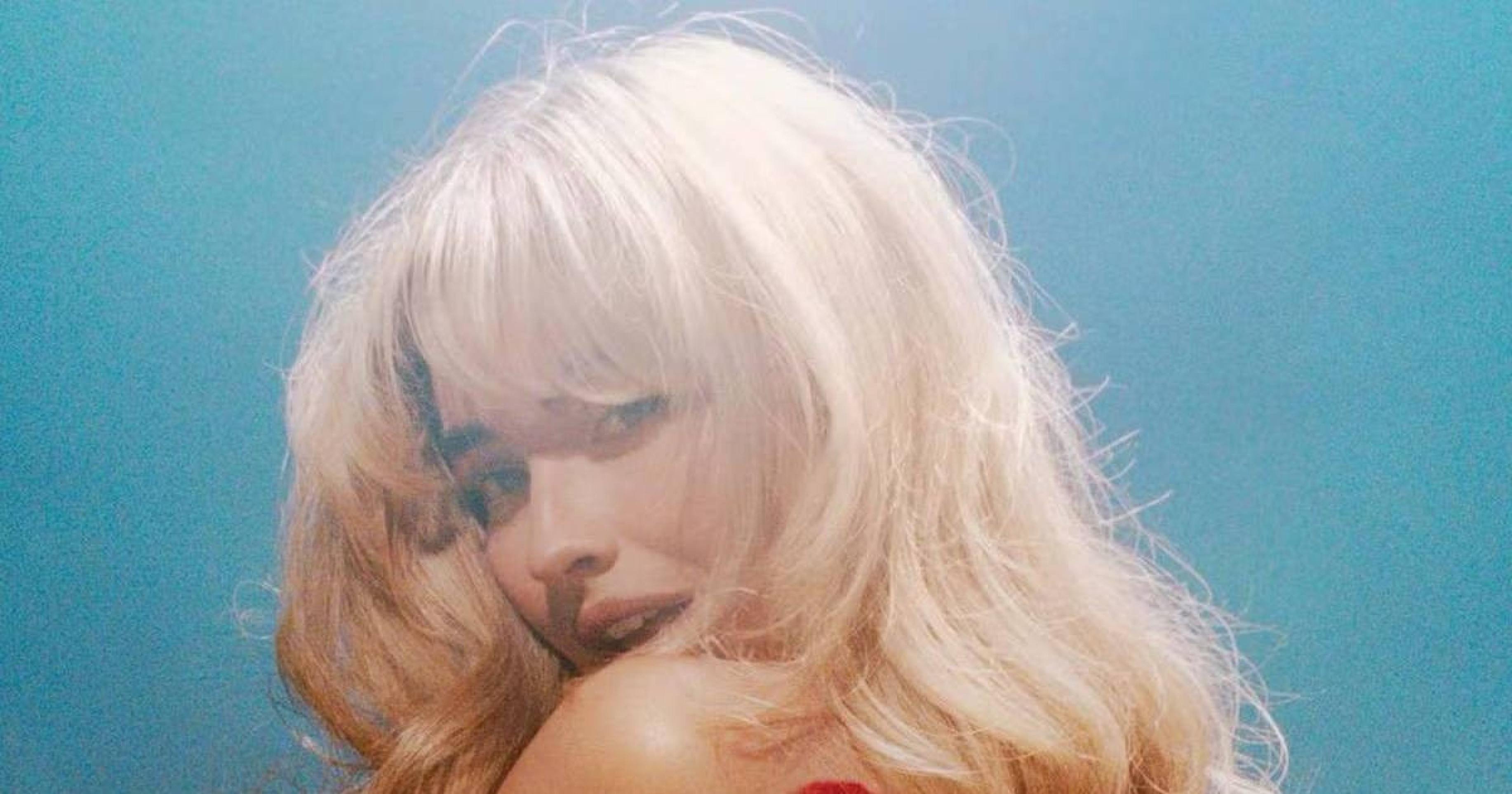 Sabrina Carpenter relembra início difícil na Hollywood Records