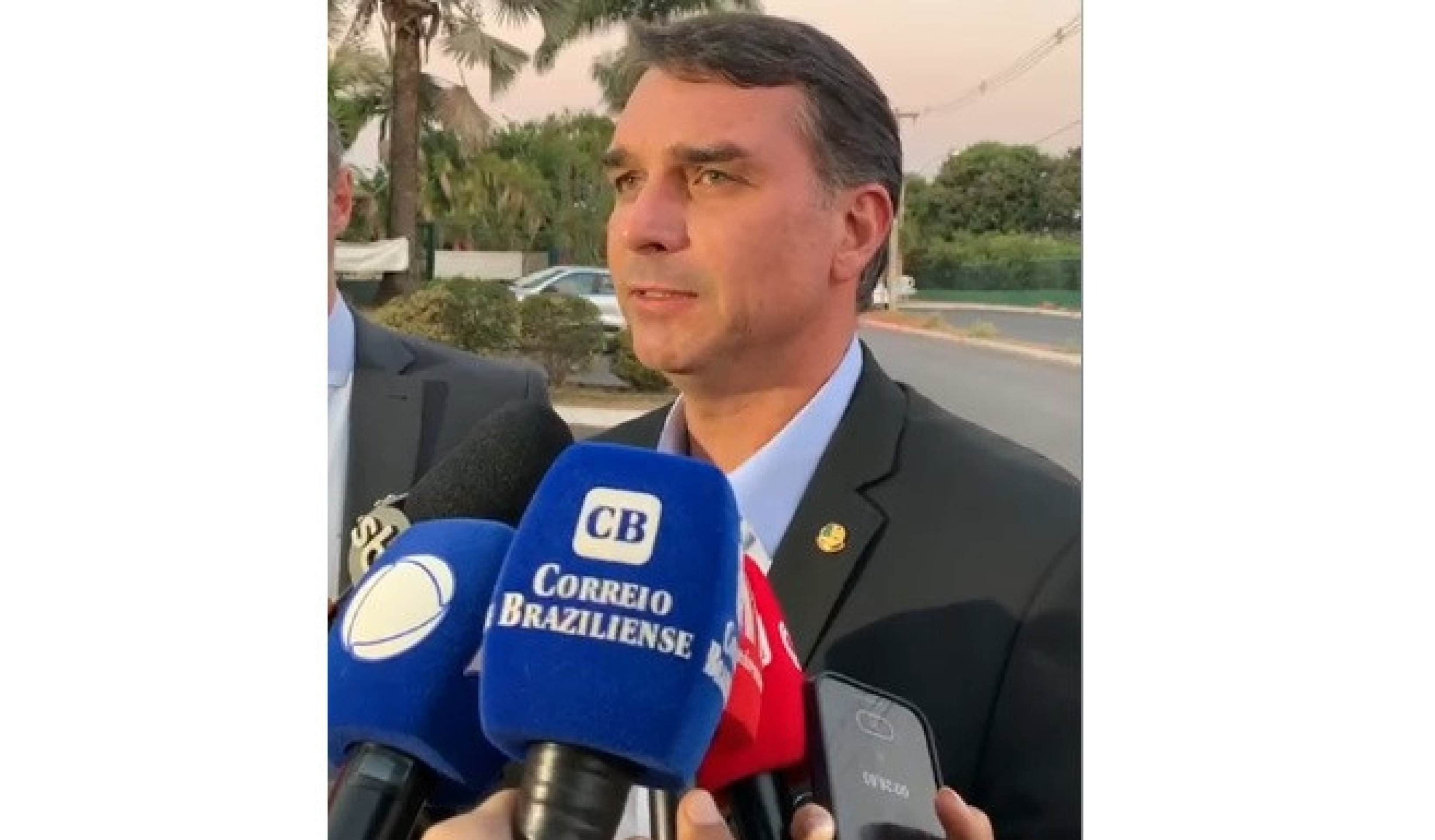 Flávio Bolsonaro reage à condenação do pai e pede anistia ampla