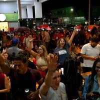 Nos bares e nas redes sociais, brasileiros celebraram a condenção dos réus da trama Golpista -  (crédito:  AFP)