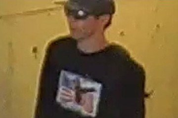 Imagem divulgada pelo FBI (a polícia federal dos EUA) mostra suposto atirador na universidade