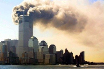 O ataque às Torres Gêmeas, em Nova York, no dia 11 de setembro de 2001, deixou cerca de 3 mil mortos e mais de 6 mil feridos -  (crédito: AFP)