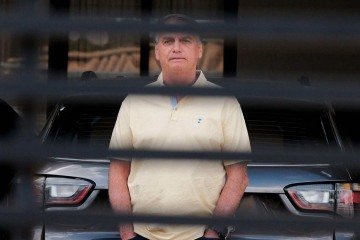 Defesa de Bolsonaro pede fim de prisão domiciliar