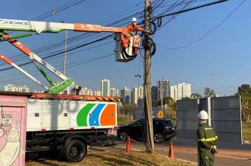 Neoenergia retira três toneladas de cabos clandestinos em um mês e amplia força-tarefa no DF -  (crédito: Neoenergia/Divulgação)