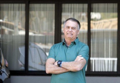O ex-presidente brasileiro Jair Bolsonaro na garagem de sua residência em Brasília, em 11 de setembro de 2025       -  (crédito: Sergio Lima/AFP   )