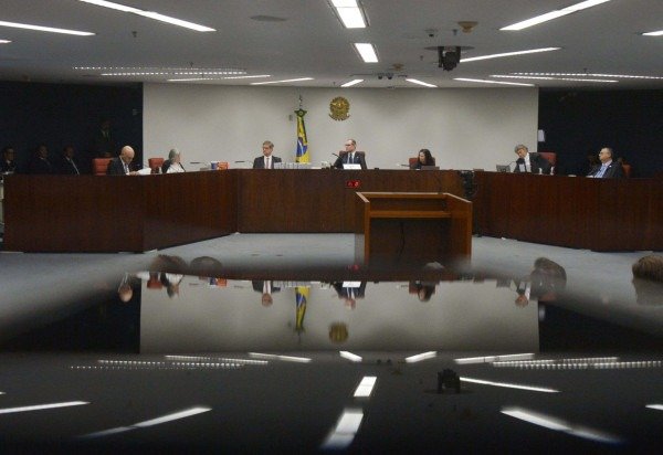  Ed Alves/CB/D.A Press