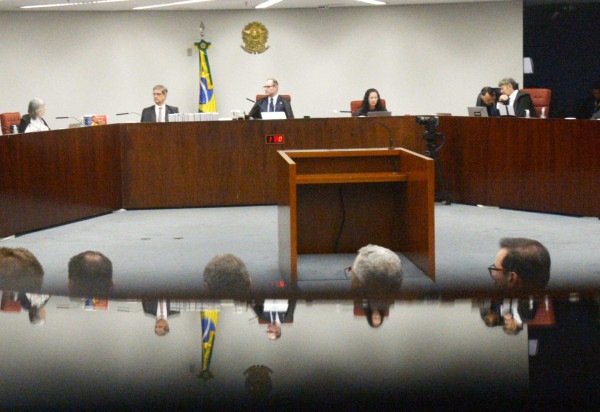  Ed Alves/CB/D.A Press