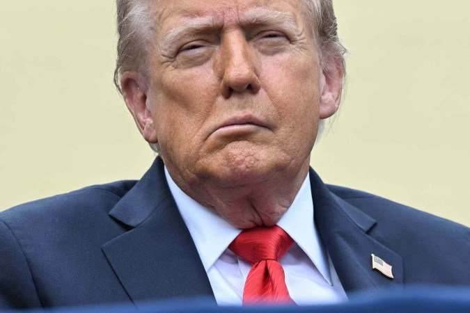 Trump anuncia processo de US$ 15 bilhões por difamação contra o New York Times
