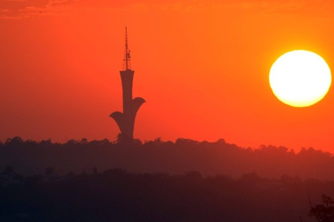 Máxima no Distrito Federal pode chegar a 36°C nesta sexta-feira (12) - (crédito: Ed Alves/CB/D.A Press) Máxima no Distrito Federal pode chegar a 36°C nesta sexta-feira (12) - (crédito: Ed Alves/CB/D.A Press)