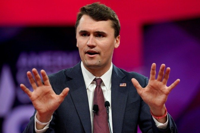 Charlie Kirk foi baleado ao falar para uma plateia de centenas de pessoas.  -  (crédito: Getty Images)