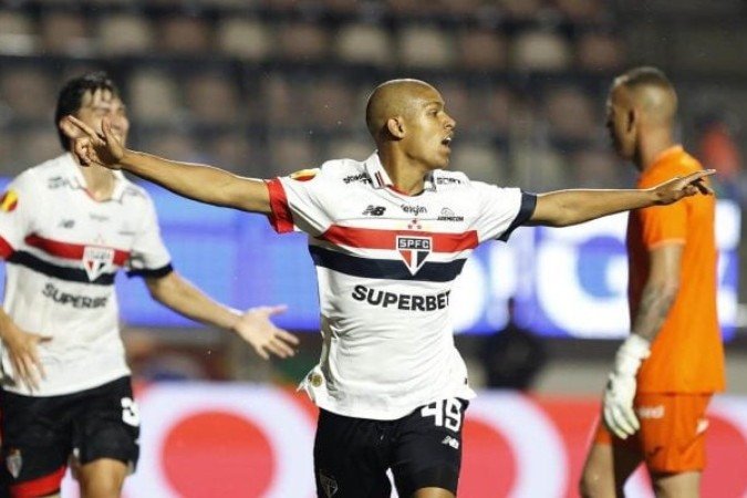 São Paulo prepara renovação de contrato de Ryan Francisco -  (crédito: Foto: Divulgação / São Paulo)