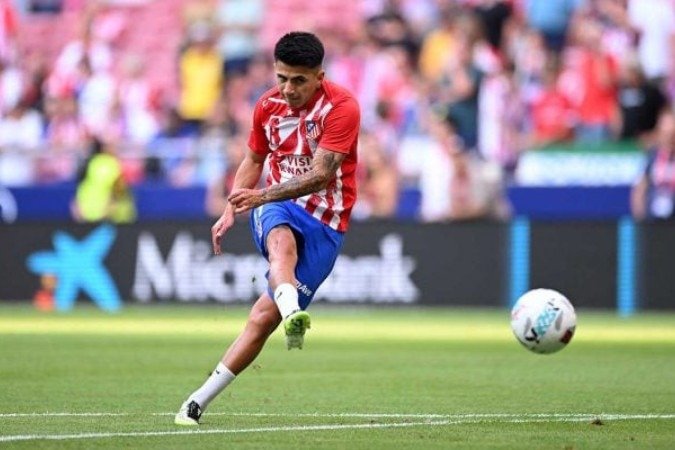 Thiago Almada em ação com a camisa do Atlético de Madrid na temporada 2025/26 - (crédito: Foto: Denis Doyle/Getty Images) Thiago Almada em ação com a camisa do Atlético de Madrid na temporada 2025/26 - (crédito: Foto: Denis Doyle/Getty Images)