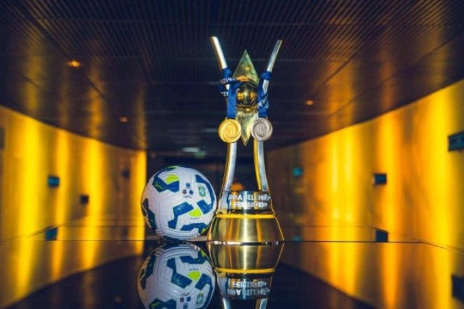 Bola, troféu e medalhas para final do Brasileirão Feminino  -  (crédito: Fabio Souza / CBF)