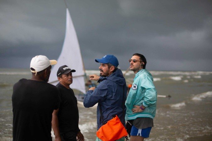Diretor Guto Parente nos bastidores do longa Morte e vida Madalena