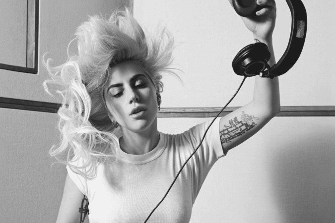 Lady Gaga emociona fãs com declaração apaixonada ao noivo -  (crédito: TMJBrazil)