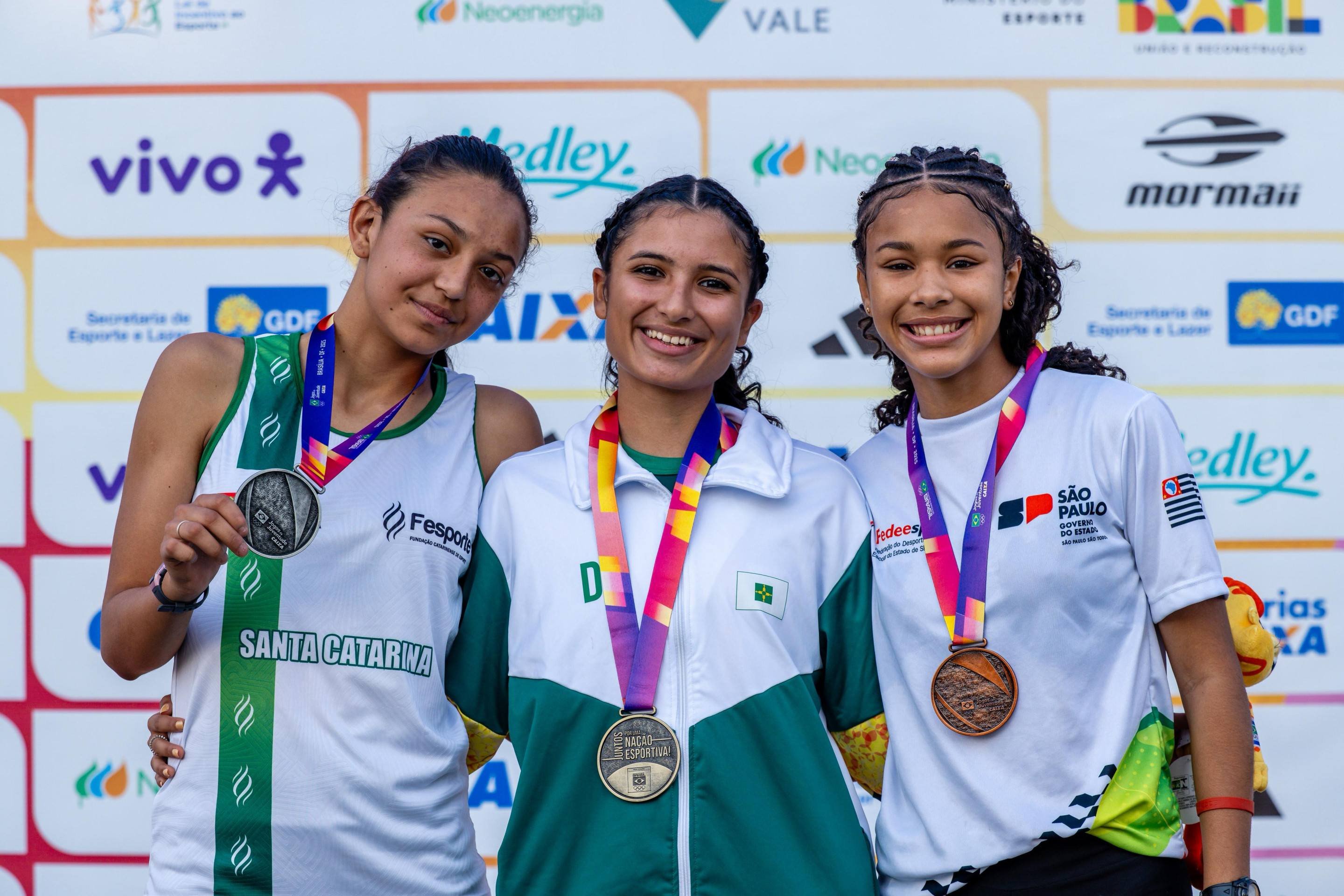 Gabi Barros subiu ao degrau mais alto do pódio no Centro Olímpico da Universidade de Brasília e brindou o DF com a medalha de ouro nos Jogos da Juventude