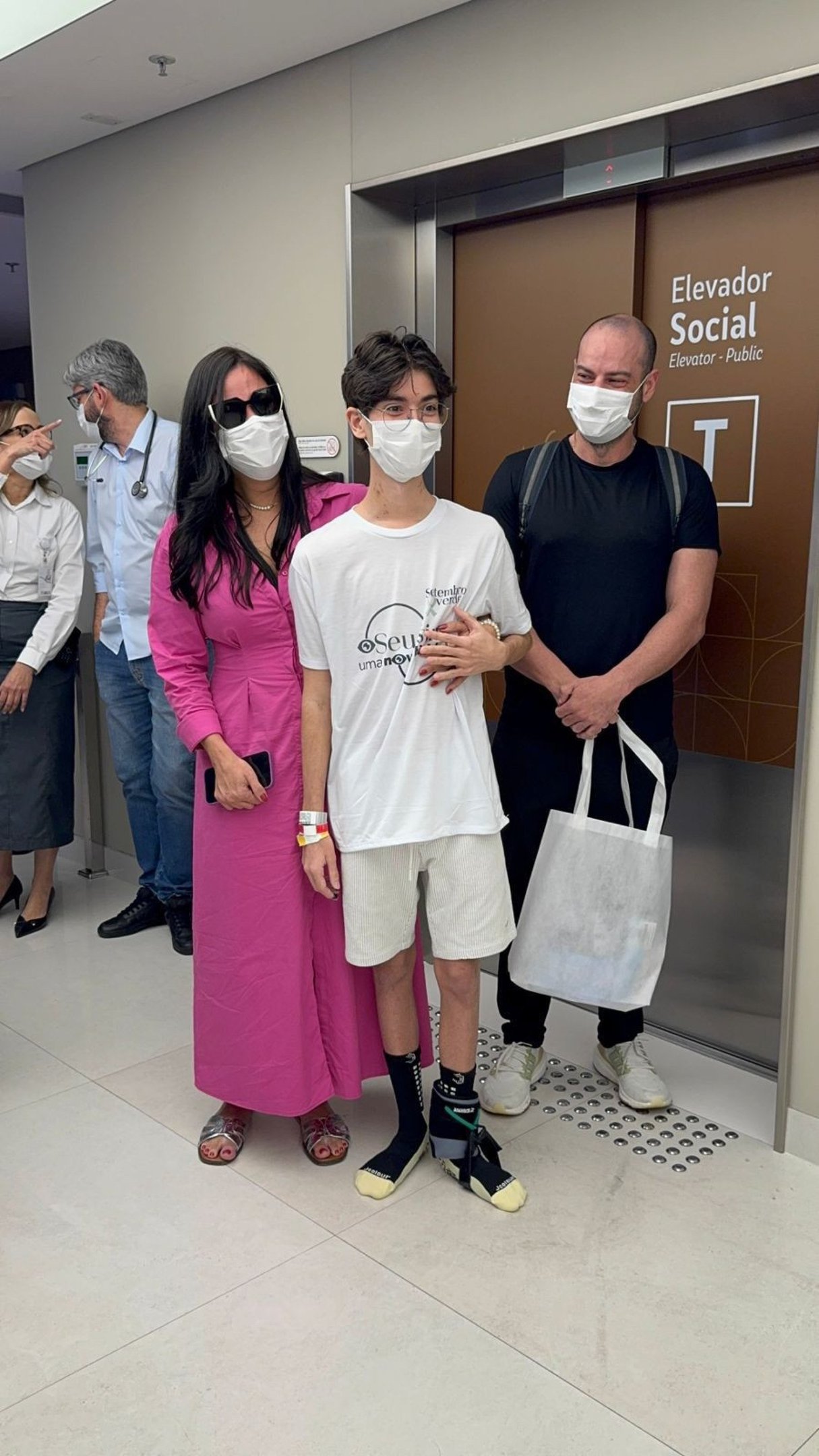 Jovem de 17 anos recebe alta hospitalar após transplante de coração