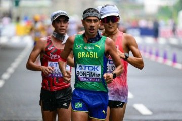 Caio Bonfim agora coleciona três medalhas mundiais: dois bronzes e uma prata -  (crédito: Yuichi Yamazaki/AFP)