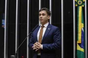 Nikolas Ferreira também criticou universidades brasileiras, alegando que elas estariam formando pessoas que 'desejam, concordam ou incentivam matar pessoas inocentes -  (crédito:  Kayo Magalhaes/Câmara dos Deputados)
