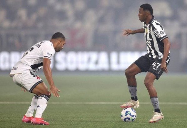 JEFFINHO - Tentou algumas jogadas individuais e até levou perigo, entretanto pecou nas finalizações e no complemento das jogadas. NOTA: 5,0. Foto: Vítor Silva/Botafogo