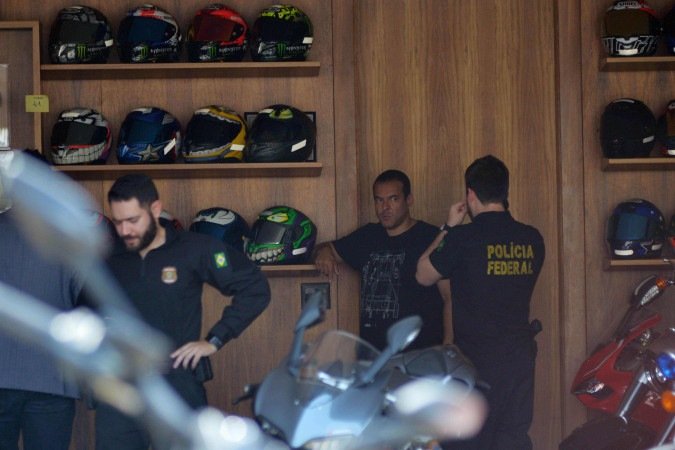 Entre os bens apreendidos estão uma réplica em tamanho real do carro de Fórmula 1 pilotado por Ayrton Senna na McLaren -  (crédito:  Ed Alves/CB/D.A Press)