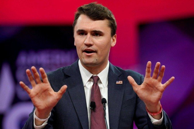 Charlie Kirk foi baleado ao falar para uma plateia de centenas de pessoas.  -  (crédito: Getty Images)