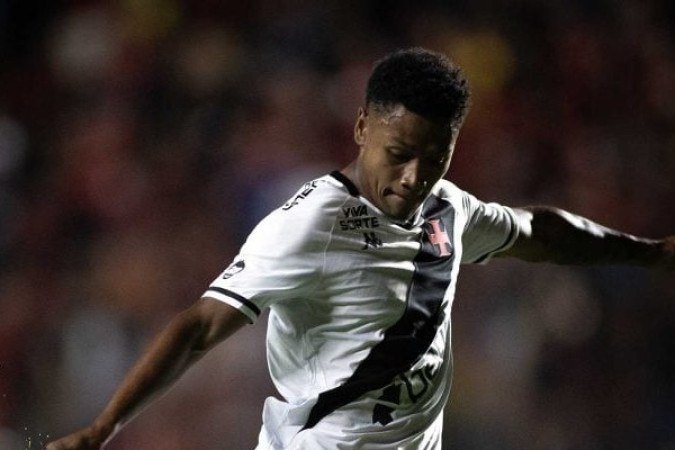 MATHEUS FRANÇA - Errou algumas jogadas, mas foi bem em outras, fazendo o Vasco melhorar no jogo. Nos pênaltis, marcou sua cobrança com perfeição, batendo na bochecha da rede. NOTA 7,0. Foto: Matheus Lima / Vasco