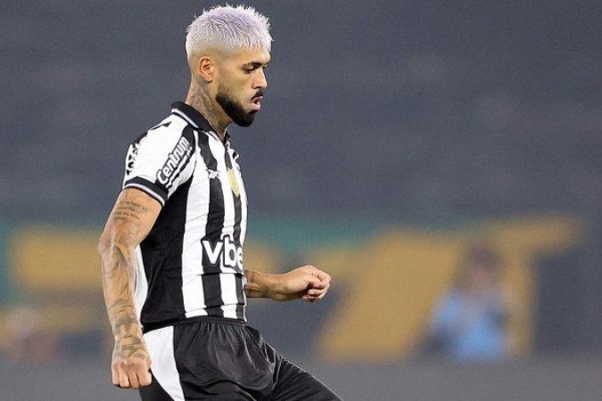 BARBOZA - Raçudo, cumpriu bem o seu papel no sistema defensivo e apareceu bem também no ataque ao levar perigo pelo alto. NOTA: 6,0. Foto: Vítor Silva/Botafogo