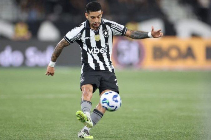 SANTI RODRÍGUEZ - Deu um passe açucarado para deixar Joaquín Corrêa em condições de invadir a área e sofrer o pênalti. NOTA: 6,0. Foto: Vítor Silva/Botafogo